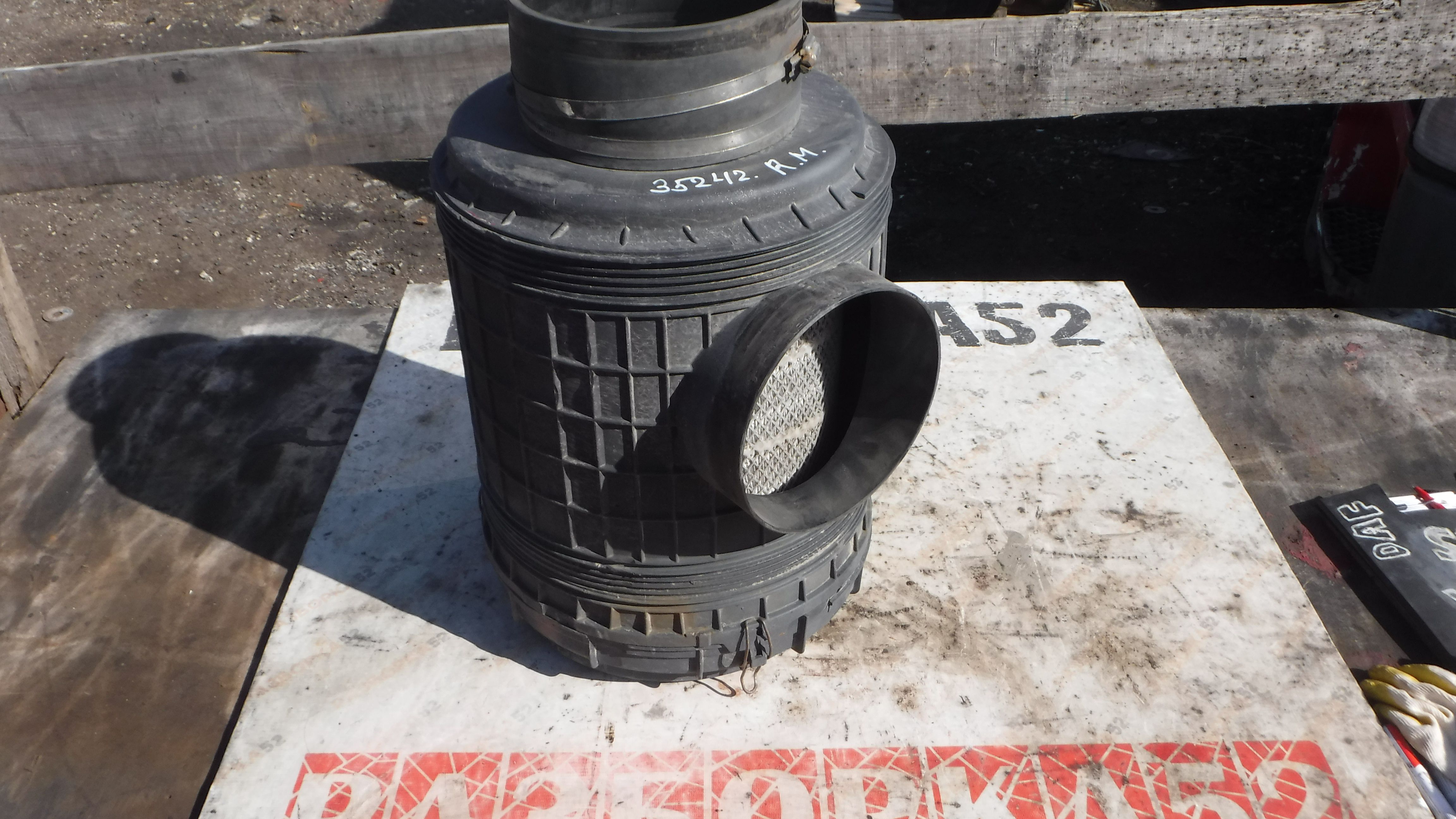 Корпус воздушного фильтра Renault Magnum Mack430 5001825162 5010230544